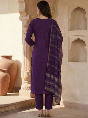 Women Ethnic Motifs Embroidered Regular Thread Work Kurta with Trousers & With Dupatta 4
