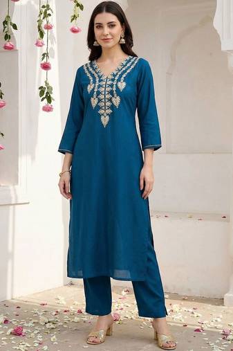 Women Ethnic Motifs Embroidered Regular Thread Work Kurta with Trousers