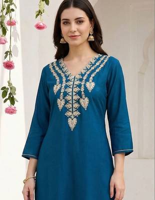 Women Ethnic Motifs Embroidered Regular Thread Work Kurta with Trousers 2