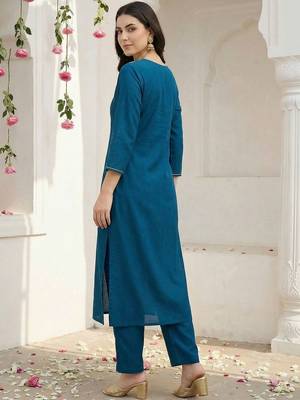 Women Ethnic Motifs Embroidered Regular Thread Work Kurta with Trousers 3