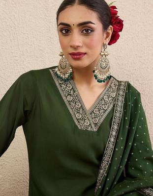Women Ethnic Motifs Embroidered Regular Thread Work Kurta with Trousers & With Dupatta 4