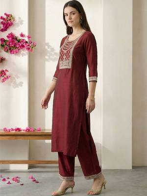 Women Ethnic Motifs Embroidered Regular Thread Work Liva Kurta with Trousers 1