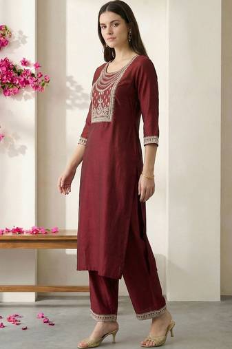 Women Ethnic Motifs Embroidered Regular Thread Work Liva Kurta with Trousers
