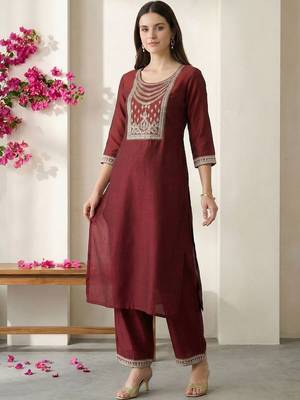 Women Ethnic Motifs Embroidered Regular Thread Work Liva Kurta with Trousers 5