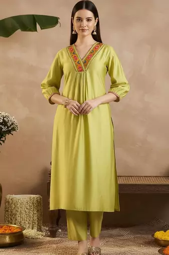 Women Ethnic Motifs Embroidered Empire Thread Work Liva Kurta with Trousers