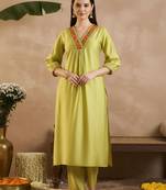 Women Ethnic Motifs Embroidered Empire Thread Work Liva Kurta with Trousers