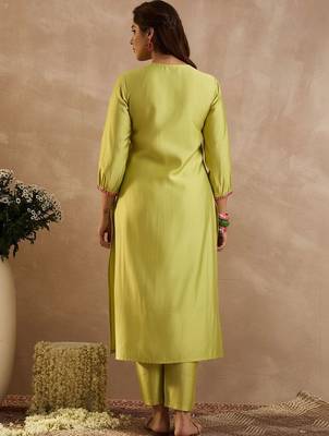 Women Ethnic Motifs Embroidered Empire Thread Work Liva Kurta with Trousers 3