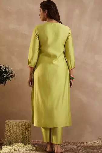 Women Ethnic Motifs Embroidered Empire Thread Work Liva Kurta with Trousers