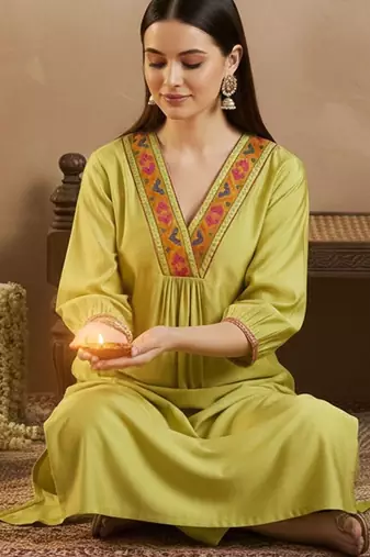 Women Ethnic Motifs Embroidered Empire Thread Work Liva Kurta with Trousers