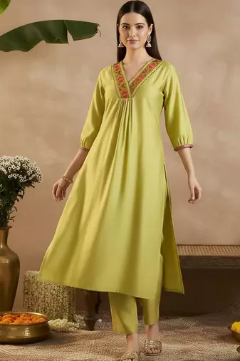 Women Ethnic Motifs Embroidered Empire Thread Work Liva Kurta with Trousers