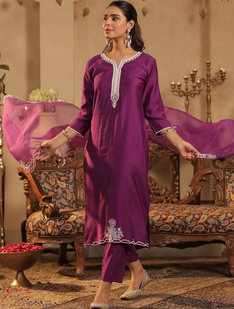 Women Ethnic Motifs Embroidered Regular Thread Work Liva Kurta with Trousers & With Dupatta