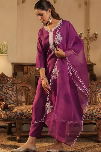 Women Ethnic Motifs Embroidered Regular Thread Work Liva Kurta with Trousers & With Dupatta