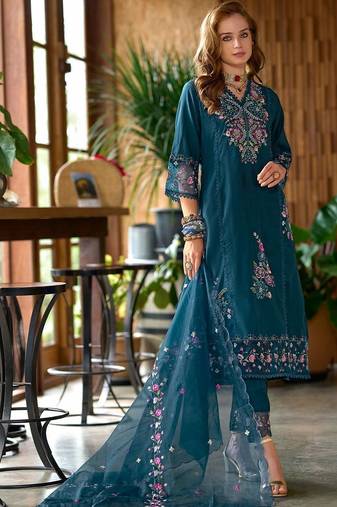 Women Floral Embroidered Regular Thread Work Kurta with Trousers & With Dupatta