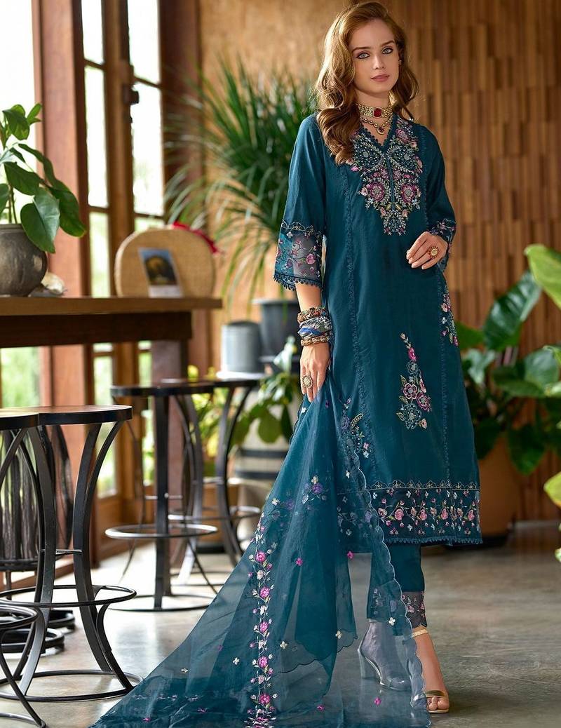 Women Floral Embroidered Regular Thread Work Kurta with Trousers & With Dupatta