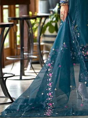 Women Floral Embroidered Regular Thread Work Kurta with Trousers & With Dupatta 3