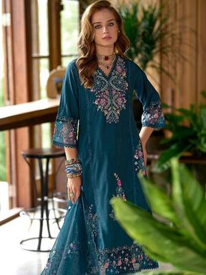 Women Floral Embroidered Regular Thread Work Kurta with Trousers & With Dupatta 5