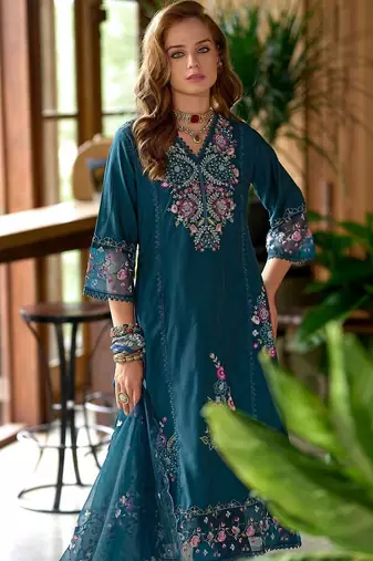 Women Floral Embroidered Regular Thread Work Kurta with Trousers & With Dupatta