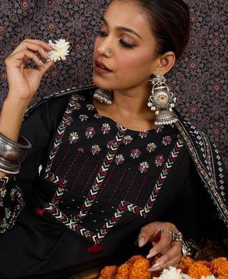 Women Ethnic Motifs Embroidered Regular Thread Work Pure Cotton Kurta with Trousers & With Dupatta 3