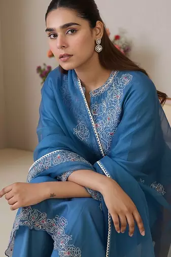Women Ethnic Motifs Embroidered Regular Thread Work Liva Kurta with Trousers & With Dupatta