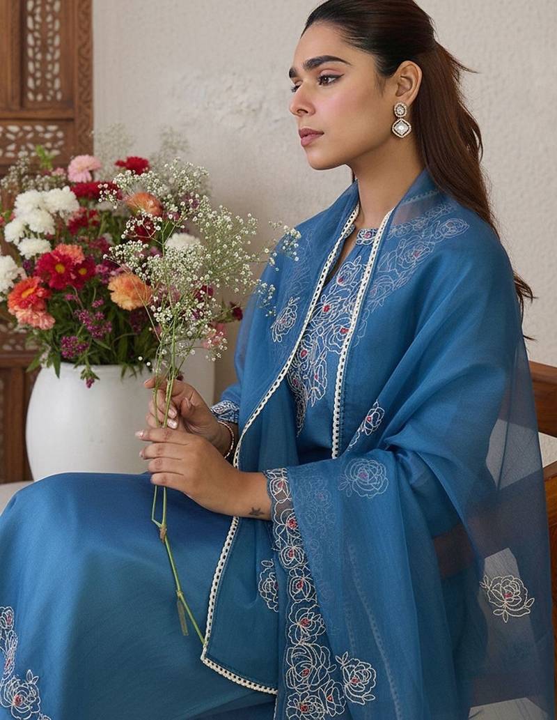 Women Ethnic Motifs Embroidered Regular Thread Work Liva Kurta with Trousers & With Dupatta