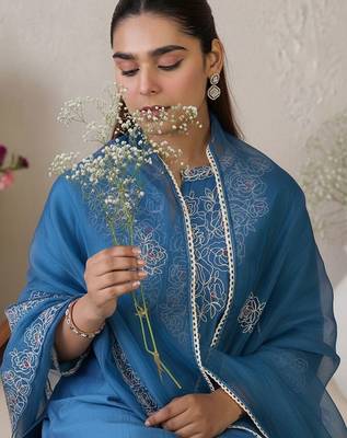 Women Ethnic Motifs Embroidered Regular Thread Work Liva Kurta with Trousers & With Dupatta 5
