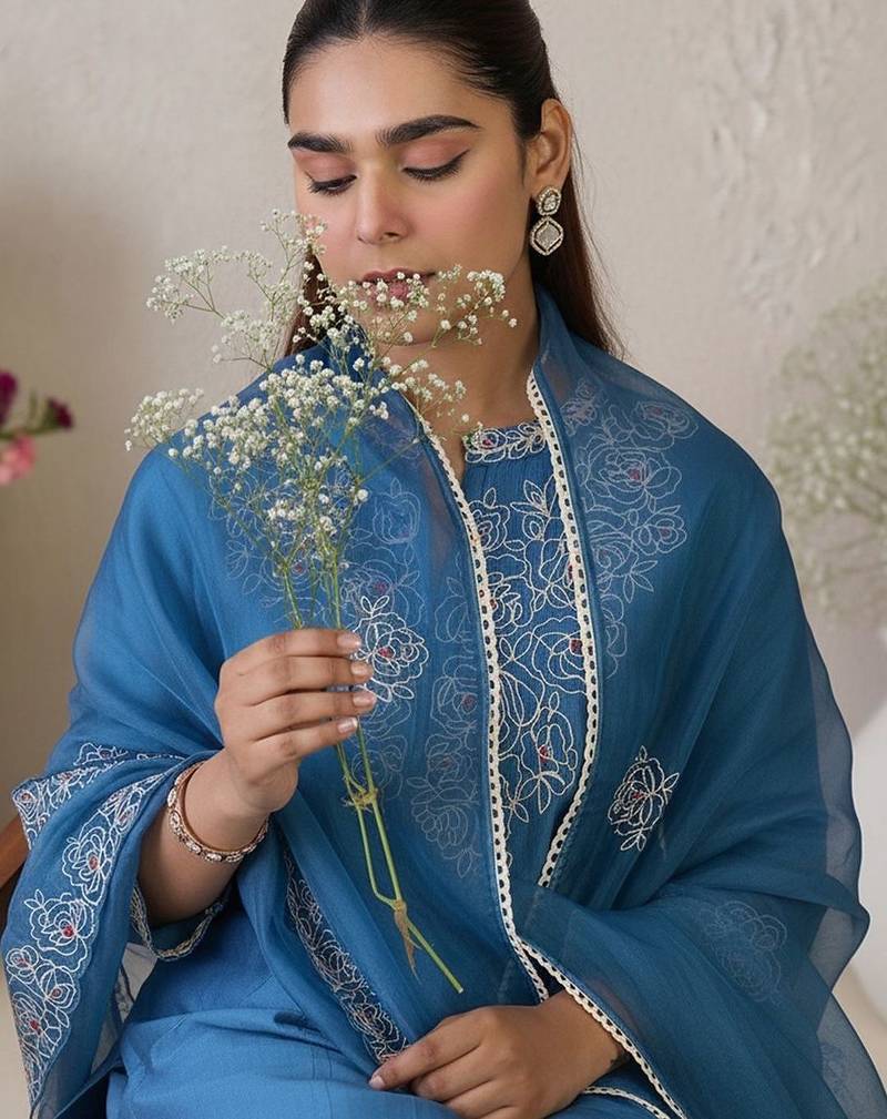 Women Ethnic Motifs Embroidered Regular Thread Work Liva Kurta with Trousers & With Dupatta