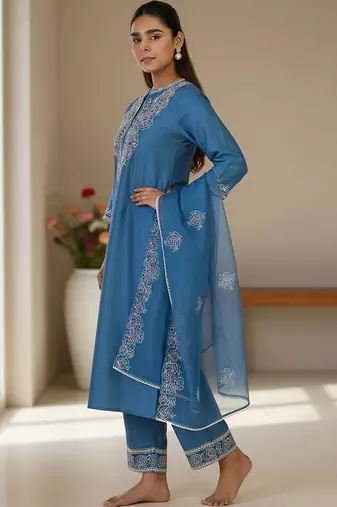 Women Ethnic Motifs Embroidered Regular Thread Work Liva Kurta with Trousers & With Dupatta