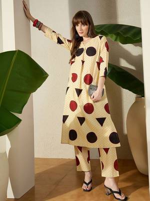 Women Printed Regular Pure Cotton Kurta with Trousers 1