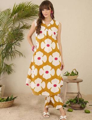 Women Floral Printed Regular Pure Cotton Kurta with Pyjamas 1