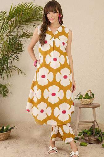 Women Floral Printed Regular  Cotton Kurta with Pyjamas