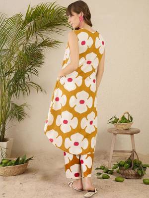 Women Floral Printed Regular Pure Cotton Kurta with Pyjamas 4