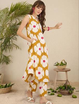 Women Floral Printed Regular Pure Cotton Kurta with Pyjamas 6