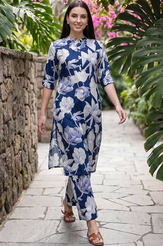 Women Floral Printed Regular Kurta with Trousers