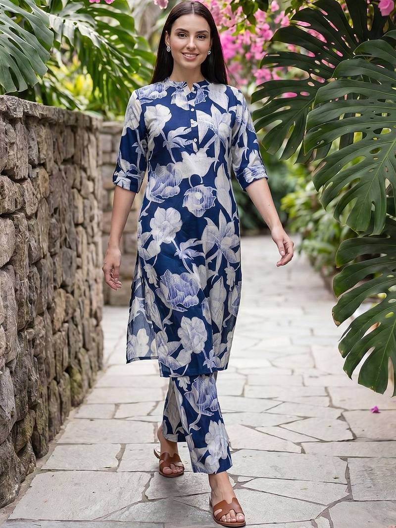 Women Floral Printed Regular Kurta with Trousers
