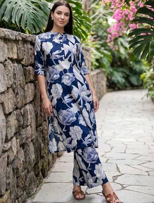 Women Floral Printed Regular Kurta with Trousers 3