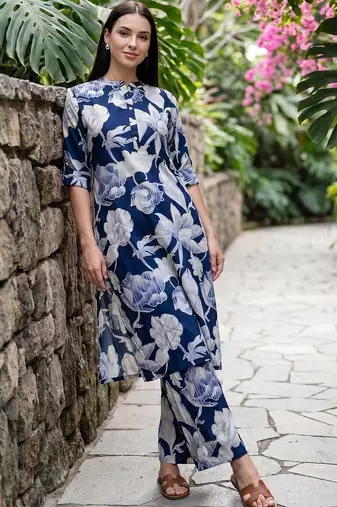 Women Floral Printed Regular Kurta with Trousers