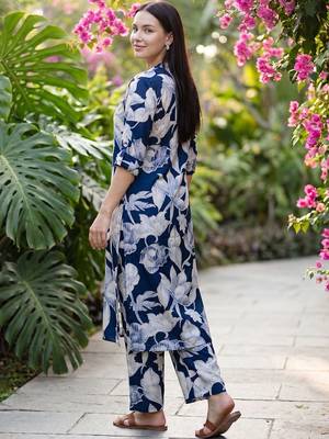 Women Floral Printed Regular Kurta with Trousers 4