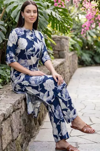 Women Floral Printed Regular Kurta with Trousers