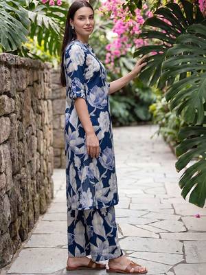 Women Floral Printed Regular Kurta with Trousers 6