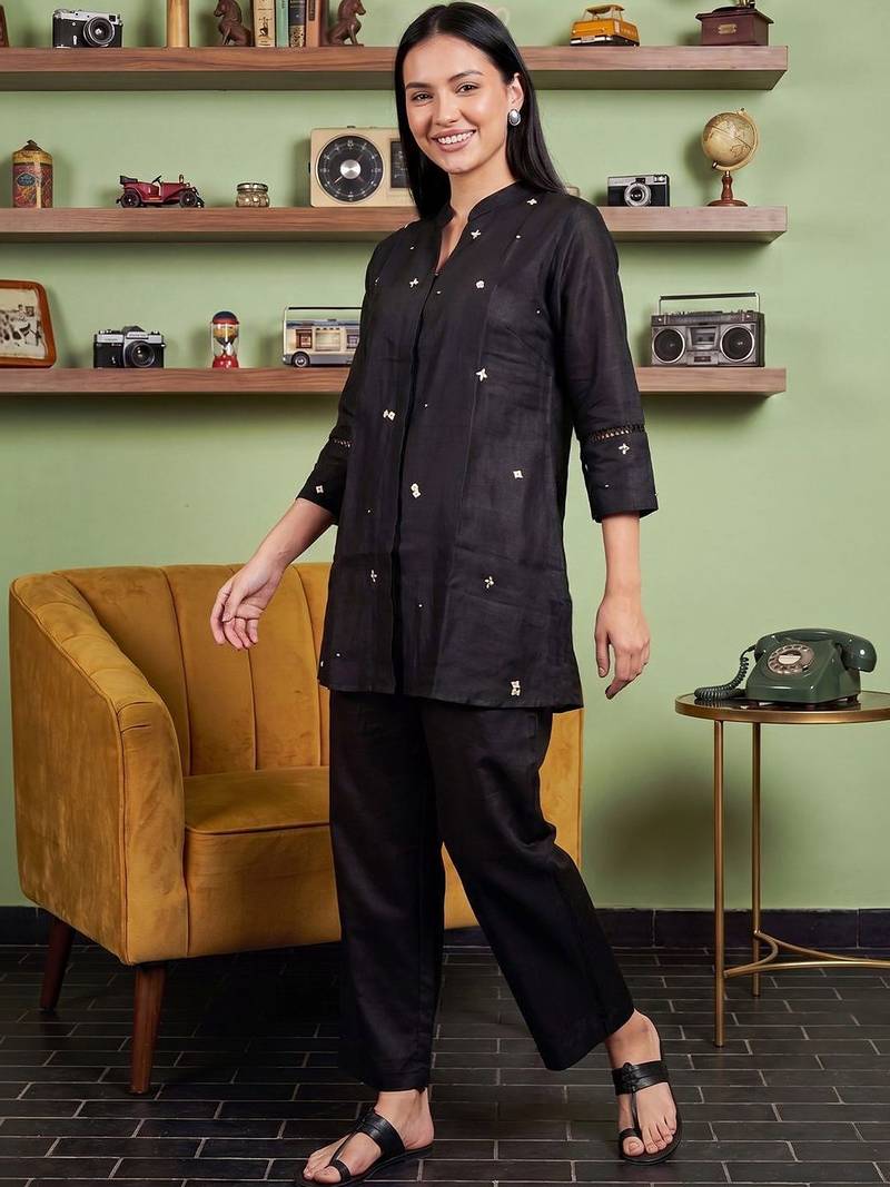 Women Ethnic Motifs Embroidered Regular Thread Work Kurta with Trousers