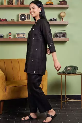 Women Ethnic Motifs Embroidered Regular Thread Work Kurta with Trousers