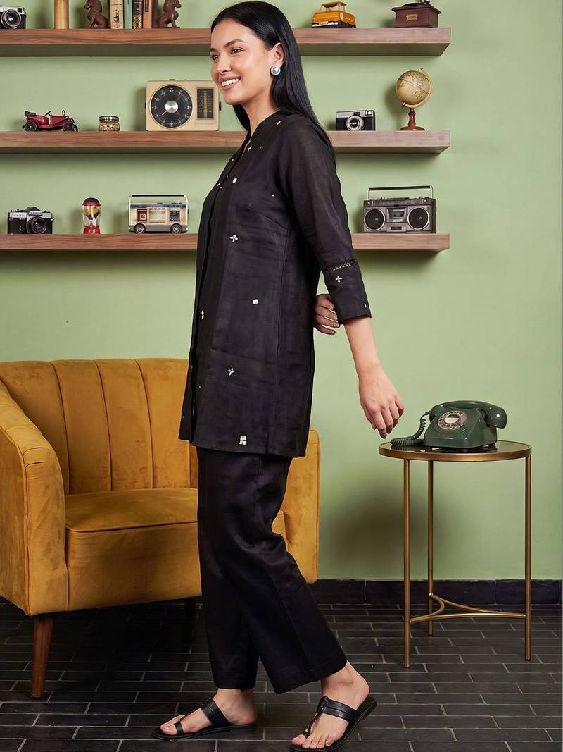 Women Ethnic Motifs Embroidered Regular Thread Work Kurta with Trousers