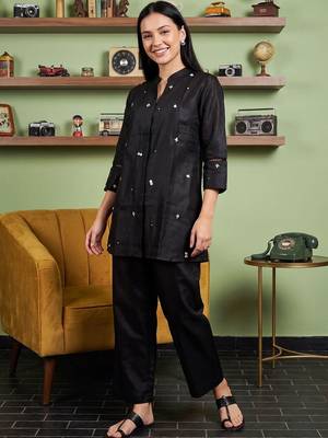 Women Ethnic Motifs Embroidered Regular Thread Work Kurta with Trousers 5