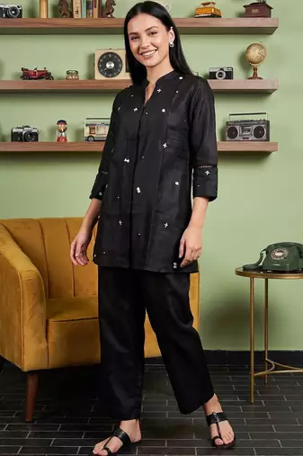 Women Ethnic Motifs Embroidered Regular Thread Work Kurta with Trousers