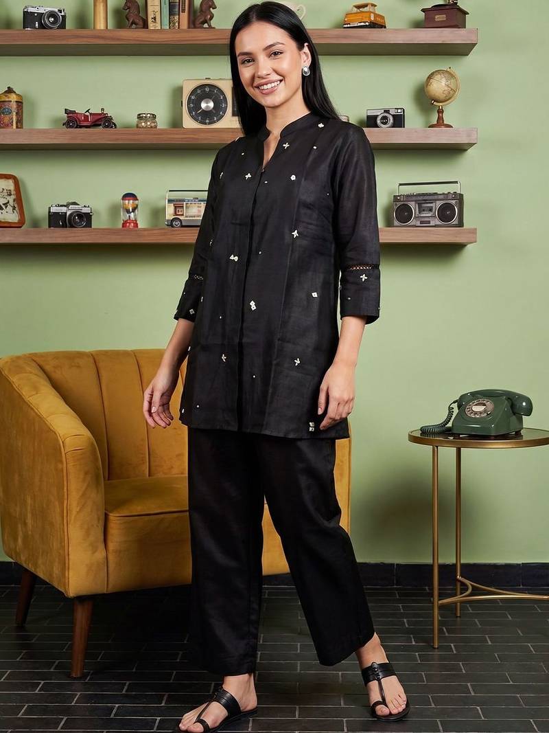 Women Ethnic Motifs Embroidered Regular Thread Work Kurta with Trousers