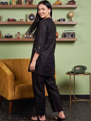 Women Ethnic Motifs Embroidered Regular Thread Work Kurta with Trousers 6