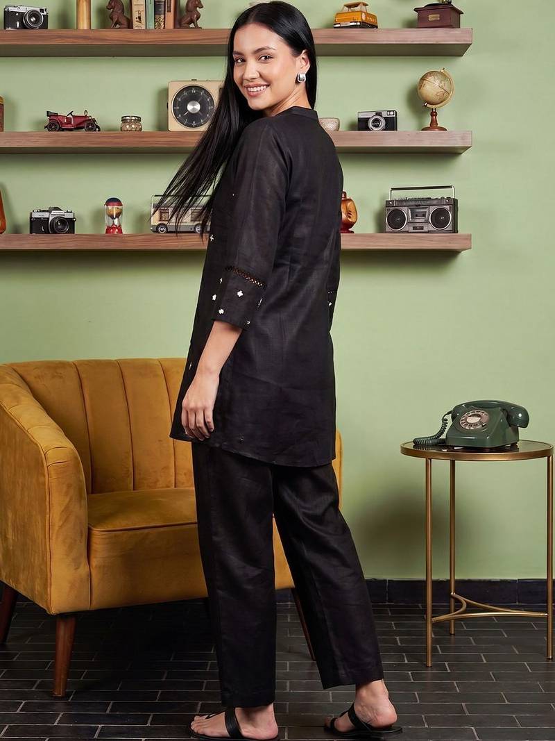 Women Ethnic Motifs Embroidered Regular Thread Work Kurta with Trousers