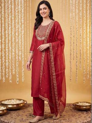 Women Ethnic Motifs Embroidered Regular Thread Work Liva Kurta with Trousers & With Dupatta 1