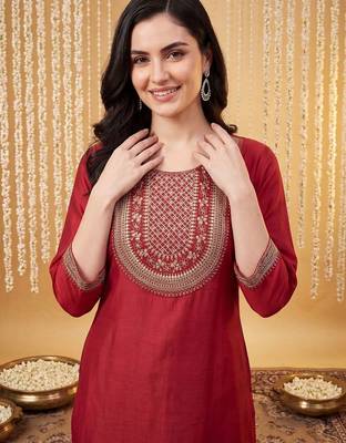Women Ethnic Motifs Embroidered Regular Thread Work Liva Kurta with Trousers & With Dupatta 3
