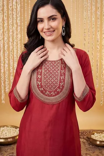 Women Ethnic Motifs Embroidered Regular Thread Work Liva Kurta with Trousers & With Dupatta